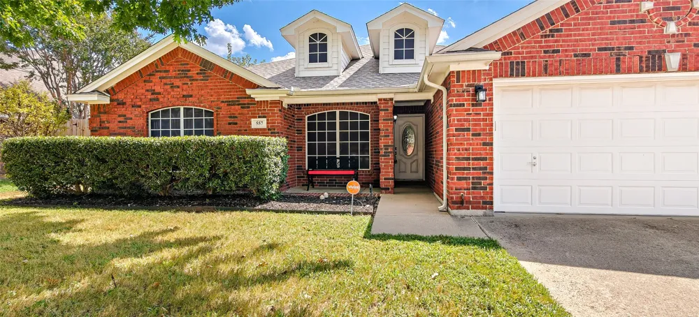 557 Willowview Drive Saginaw, TX 76179