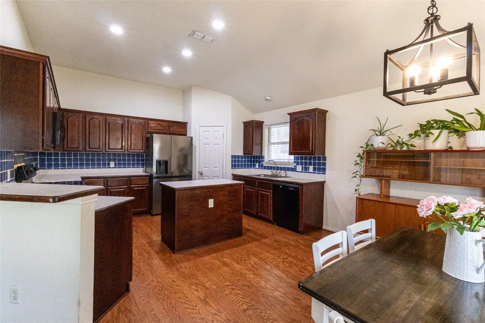 557 Willowview Drive Saginaw, TX 76179