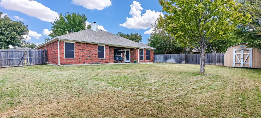 557 Willowview Drive Saginaw, TX 76179