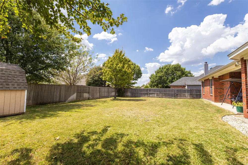 557 Willowview Drive Saginaw, TX 76179