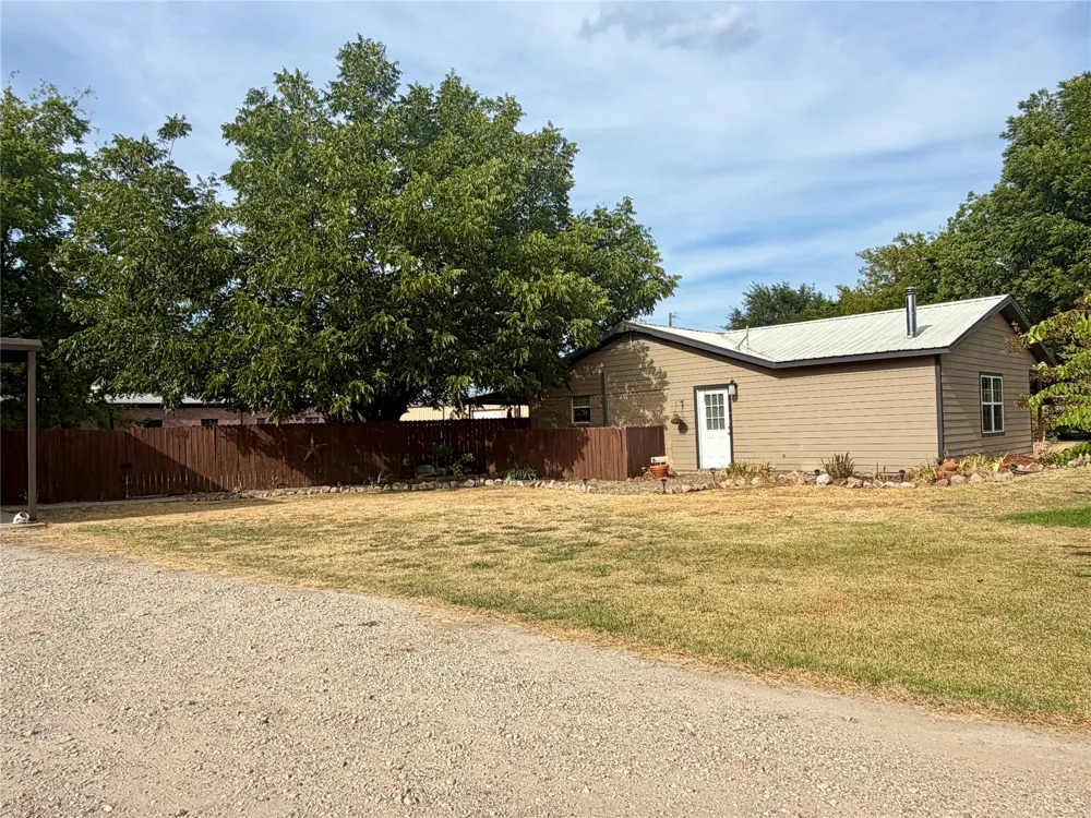 100 Nell Lane Yantis, TX 75497