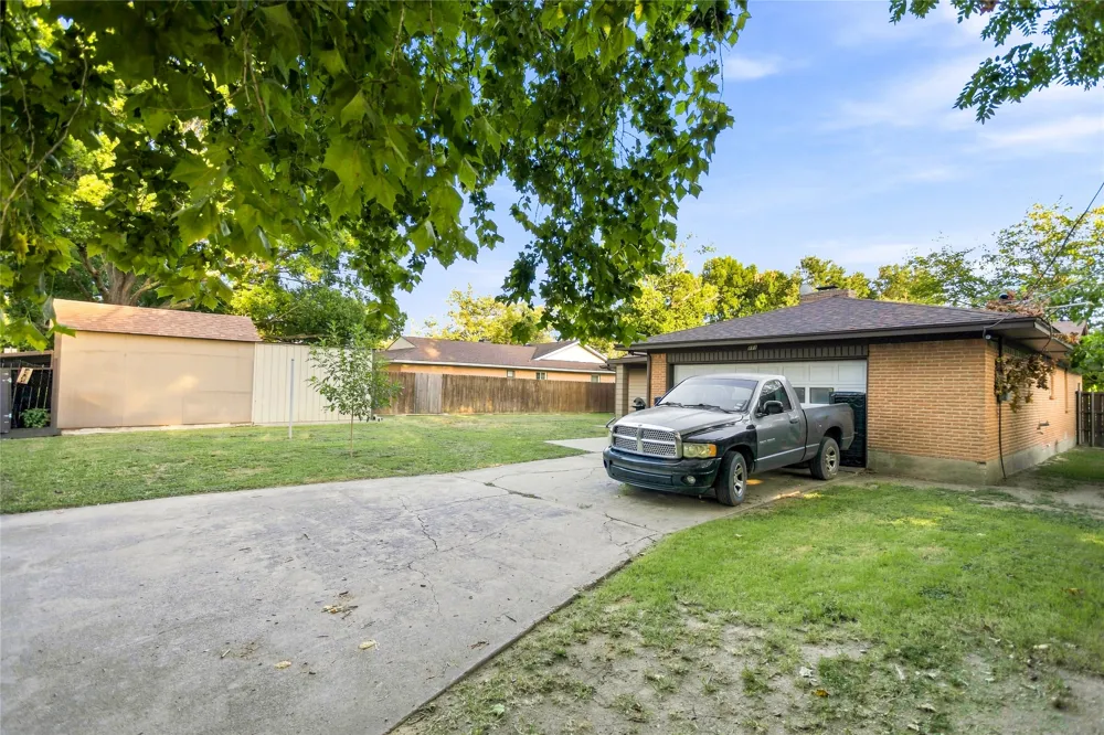 111 W Kenwood Drive Garland, TX 75041