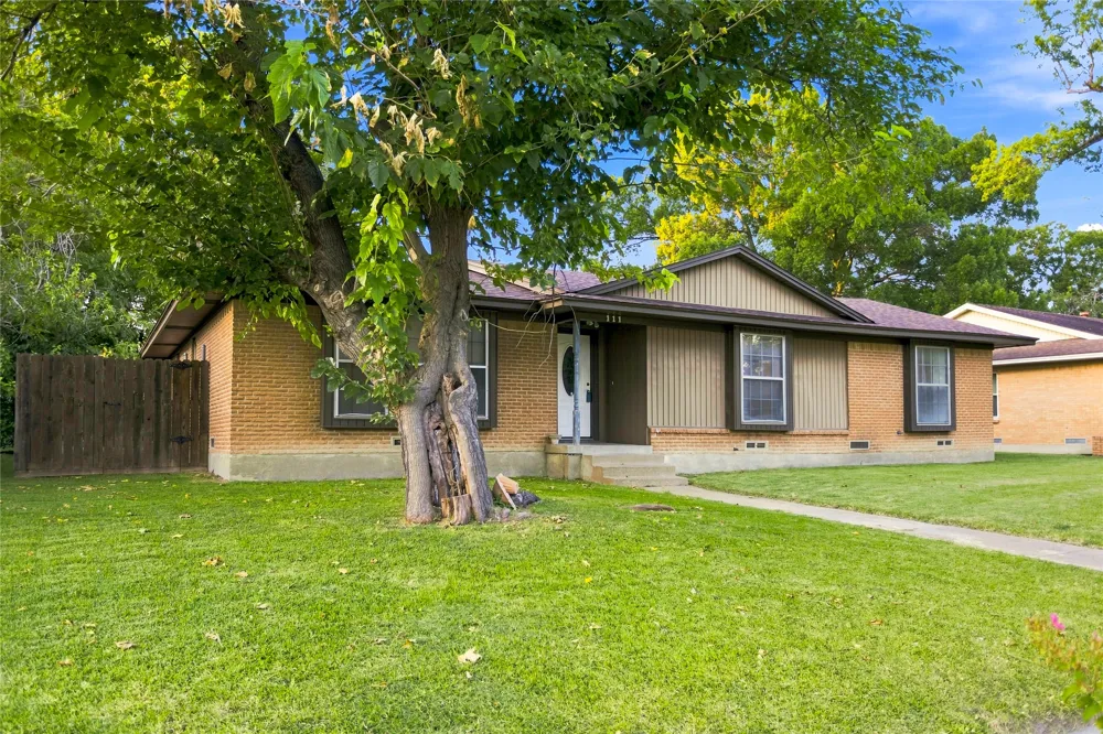 111 W Kenwood Drive Garland, TX 75041