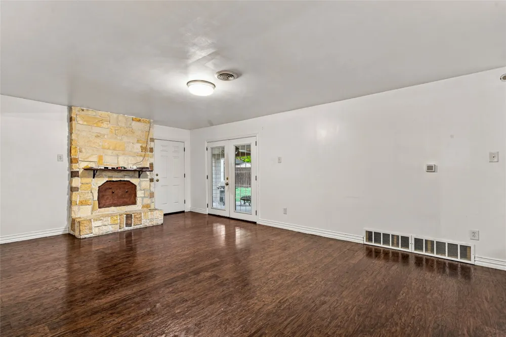 111 W Kenwood Drive Garland, TX 75041