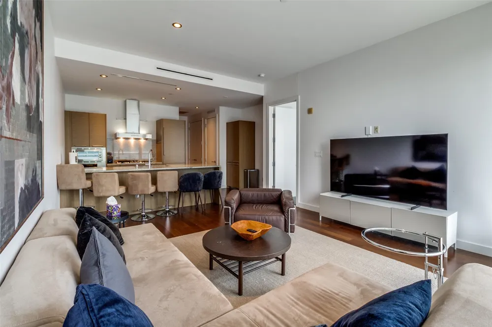 2900 Mckinnon Street #402 Dallas, TX 75201