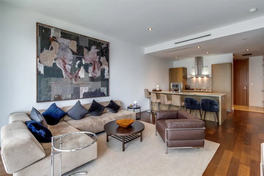 2900 Mckinnon Street #402 Dallas, TX 75201