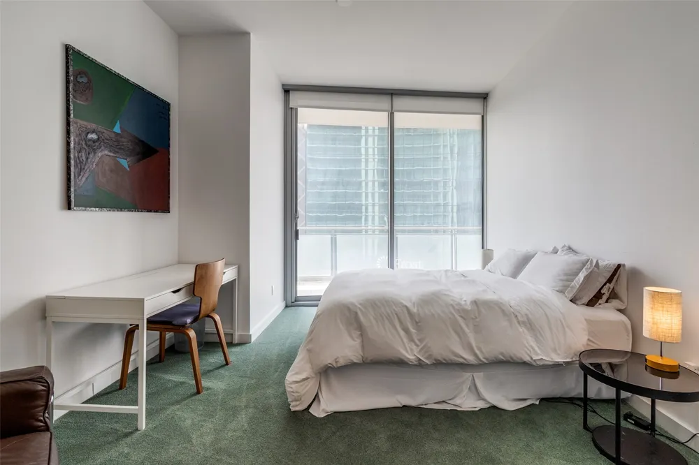 2900 Mckinnon Street #402 Dallas, TX 75201