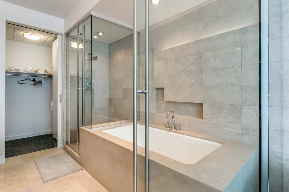 2900 Mckinnon Street #402 Dallas, TX 75201