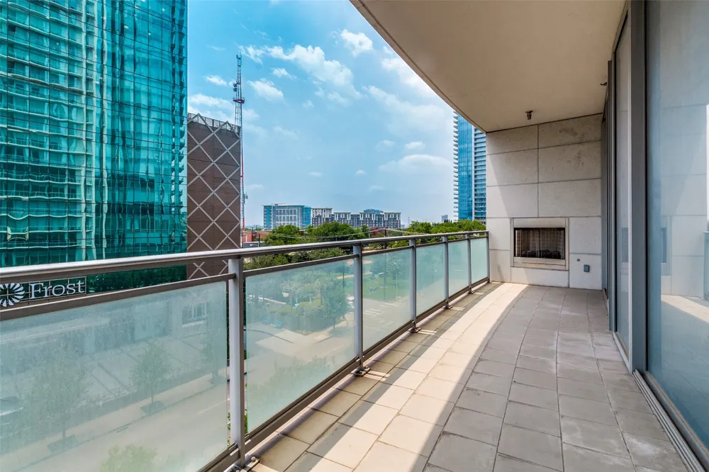 2900 Mckinnon Street #402 Dallas, TX 75201