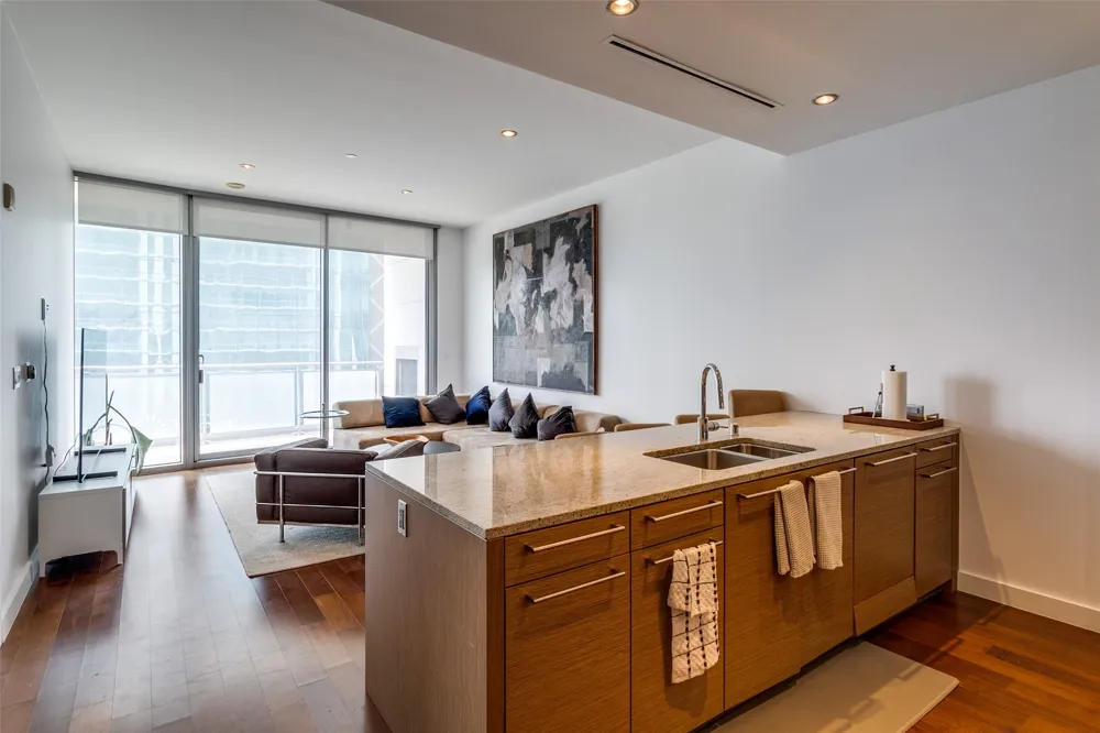 2900 Mckinnon Street #402 Dallas, TX 75201