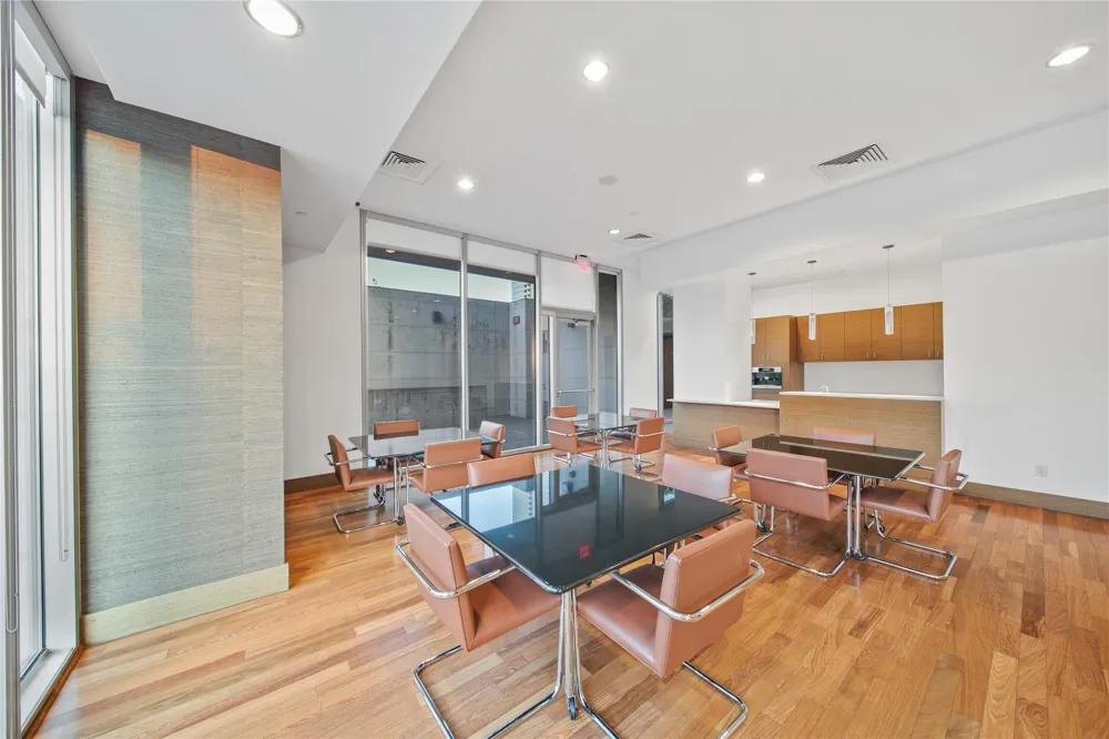 2900 Mckinnon Street #402 Dallas, TX 75201