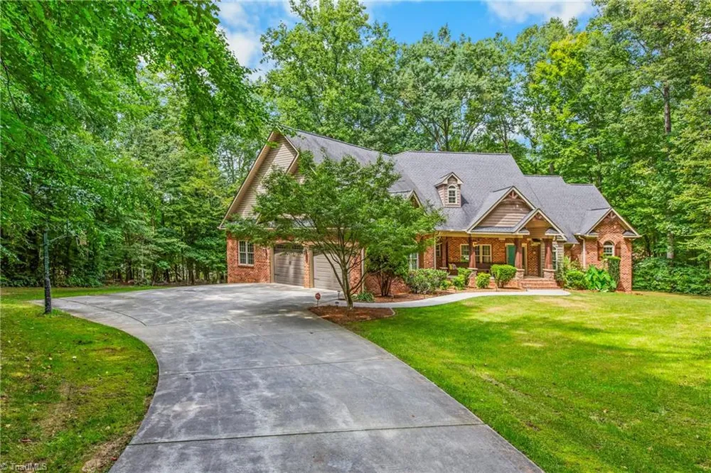 1215 Netterillo Drive Winston-Salem, NC 27103