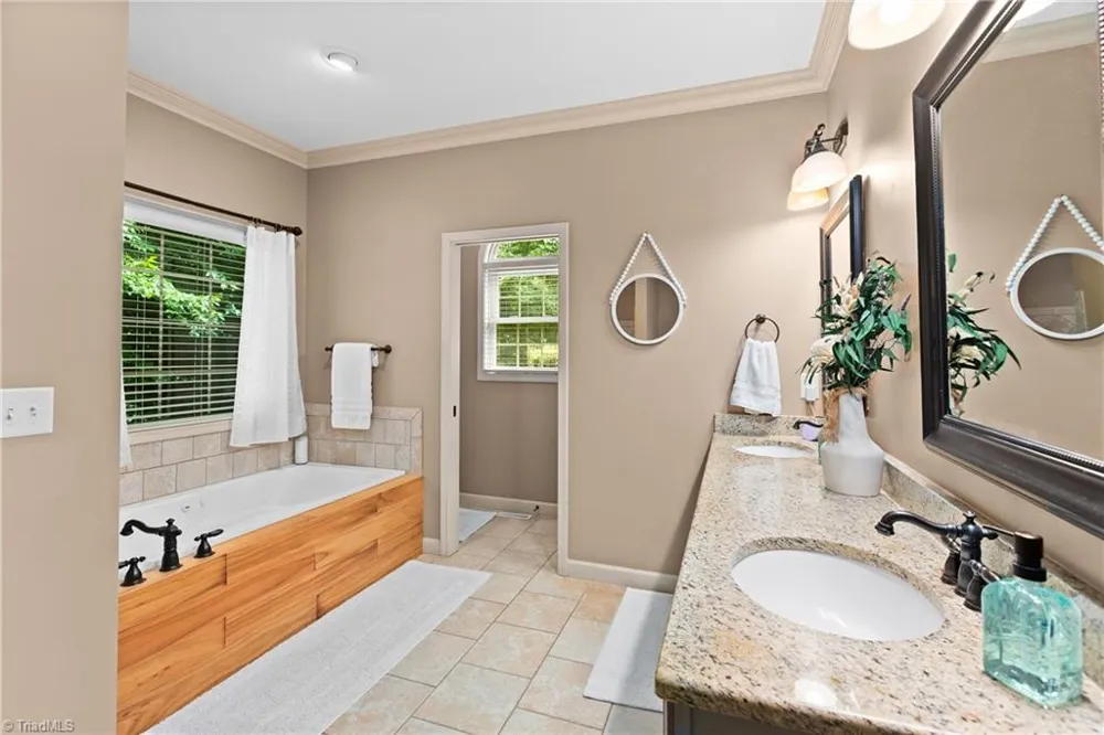 1215 Netterillo Drive Winston-Salem, NC 27103