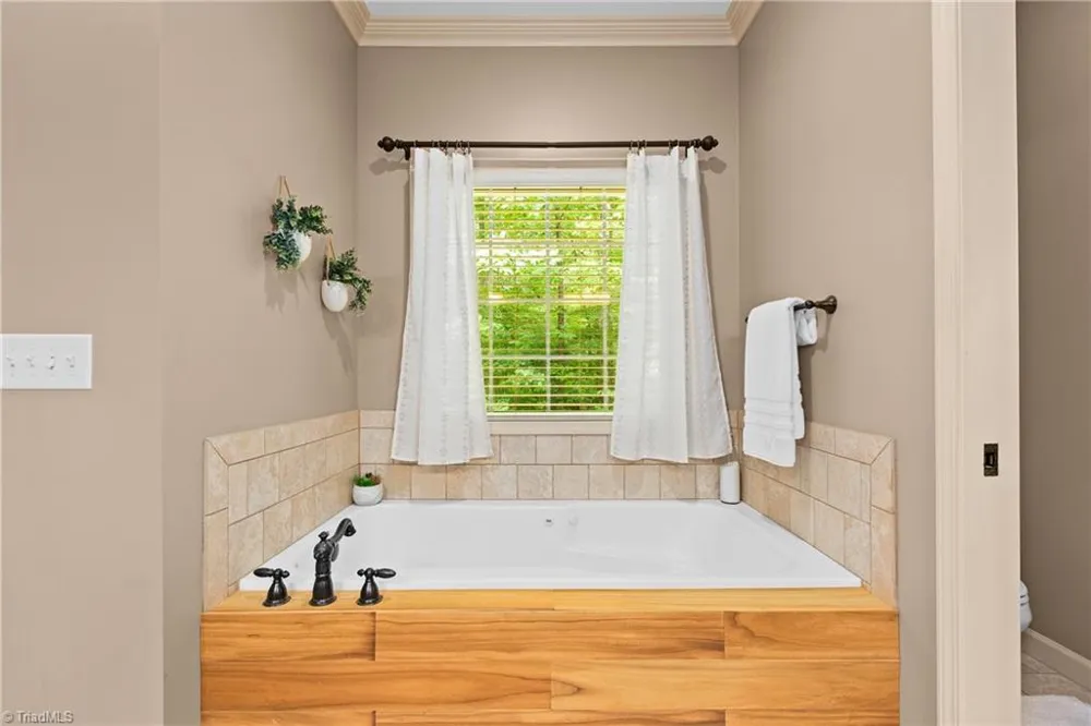 1215 Netterillo Drive Winston-Salem, NC 27103