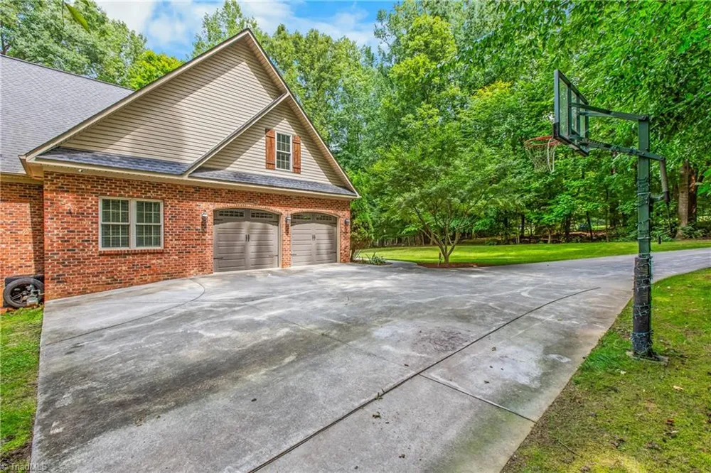 1215 Netterillo Drive Winston-Salem, NC 27103