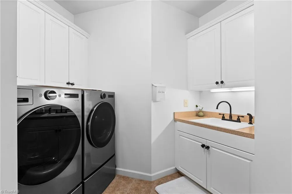 1215 Netterillo Drive Winston-Salem, NC 27103