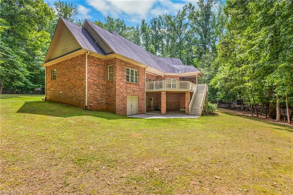 1215 Netterillo Drive Winston-Salem, NC 27103