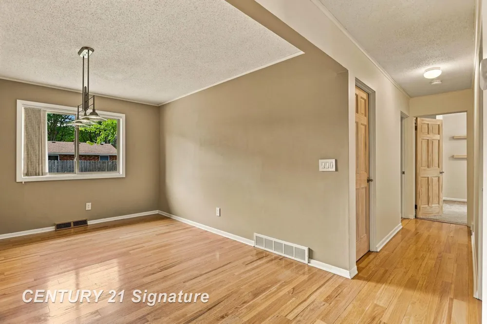 4331 Hilray Drive Saginaw Charter Township, MI 48638