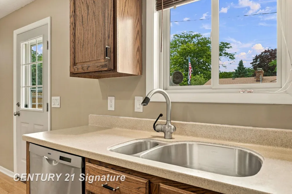 4331 Hilray Drive Saginaw Charter Township, MI 48638