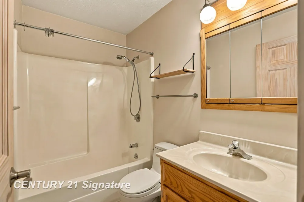 4331 Hilray Drive Saginaw Charter Township, MI 48638