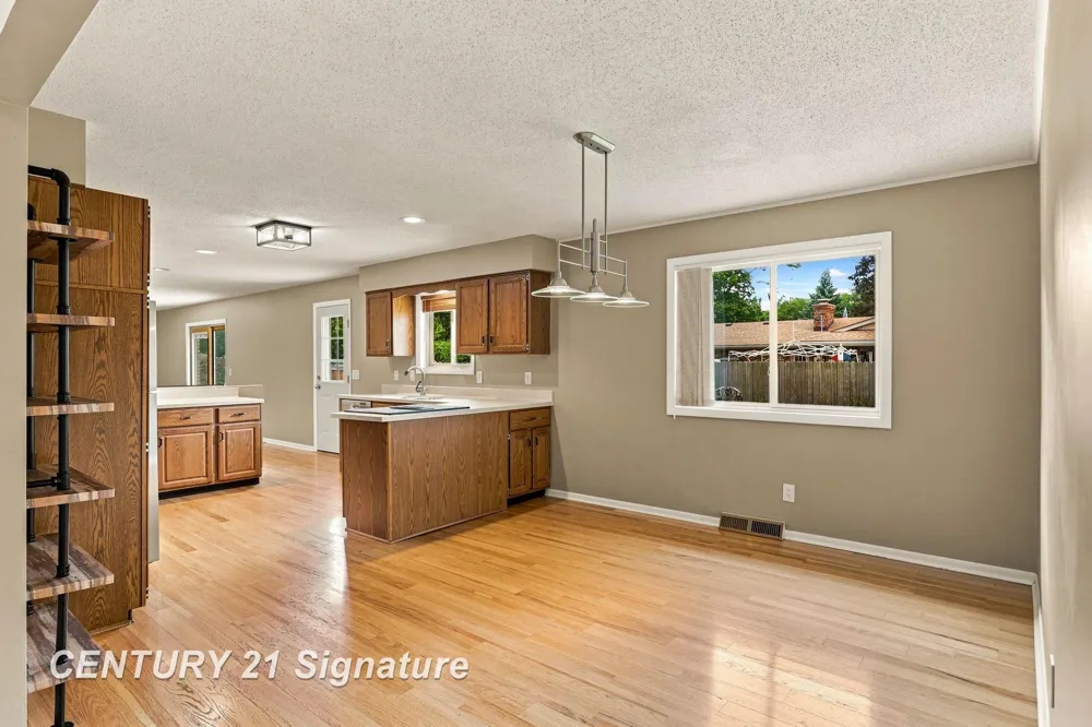 4331 Hilray Drive Saginaw Charter Township, MI 48638