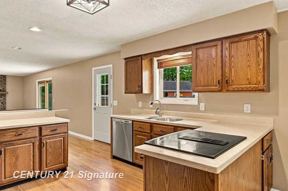 4331 Hilray Drive Saginaw Charter Township, MI 48638