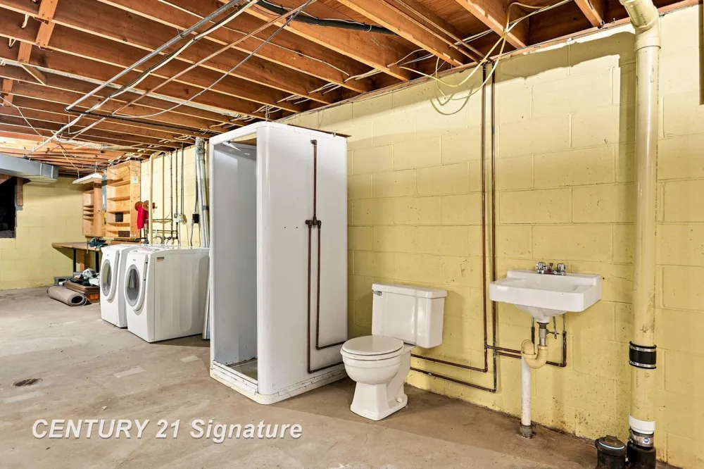 4331 Hilray Drive Saginaw Charter Township, MI 48638