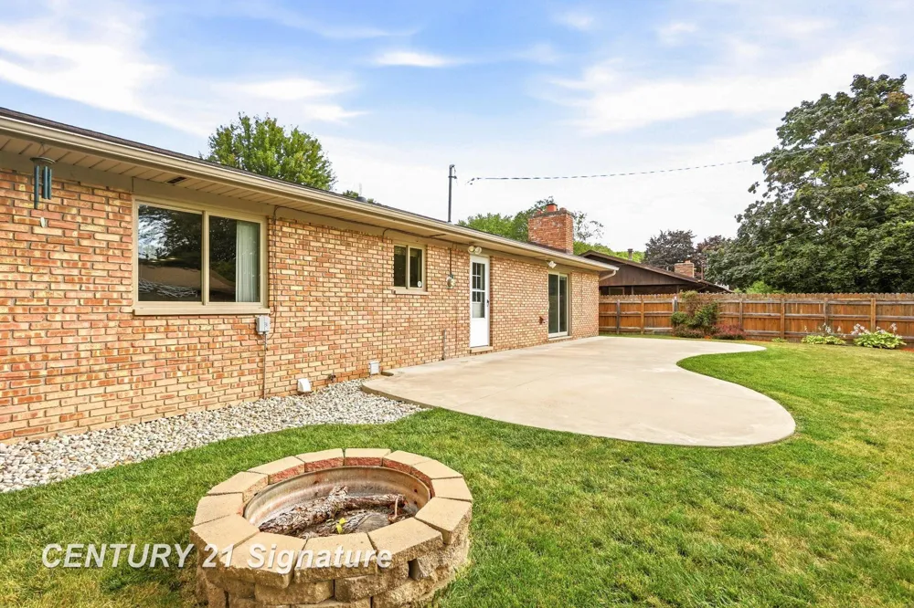 4331 Hilray Drive Saginaw Charter Township, MI 48638