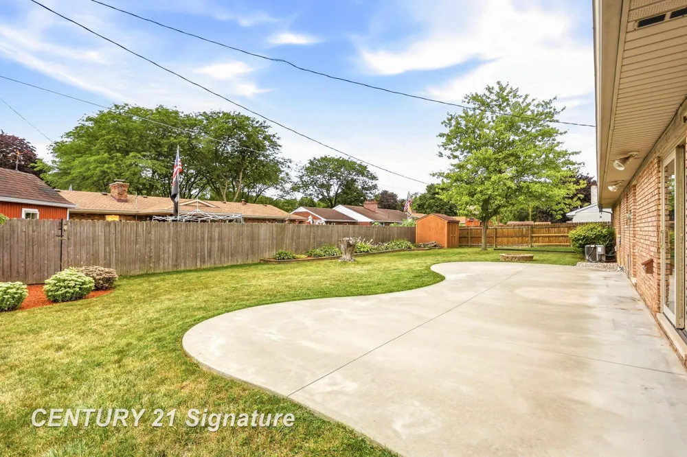 4331 Hilray Drive Saginaw Charter Township, MI 48638