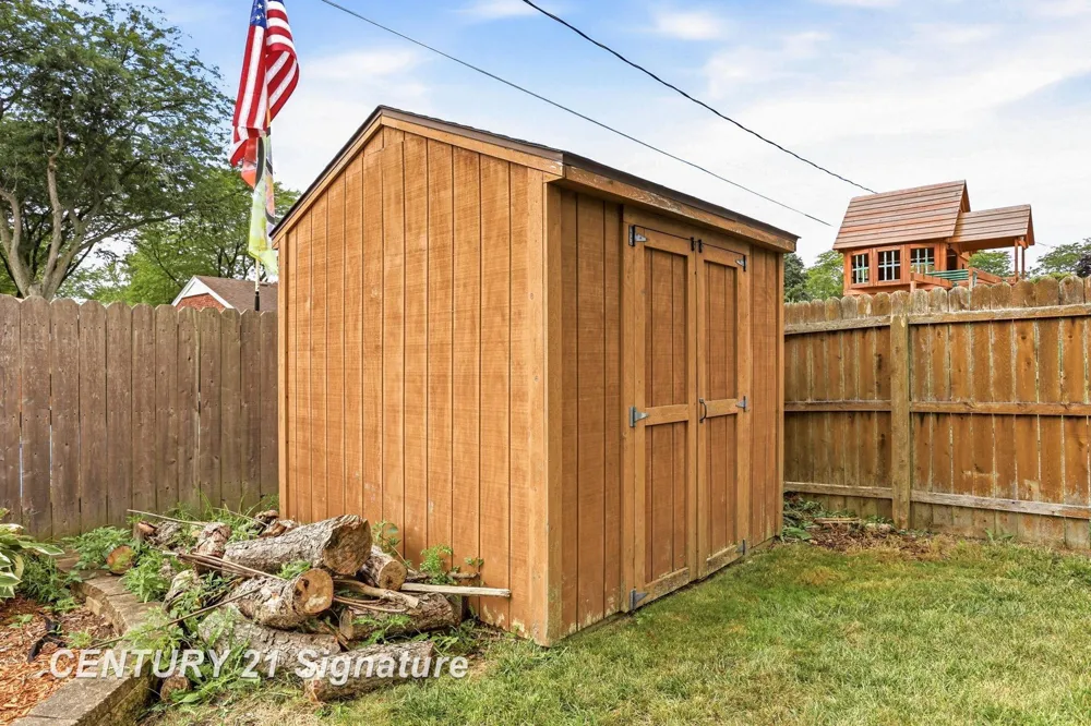 4331 Hilray Drive Saginaw Charter Township, MI 48638
