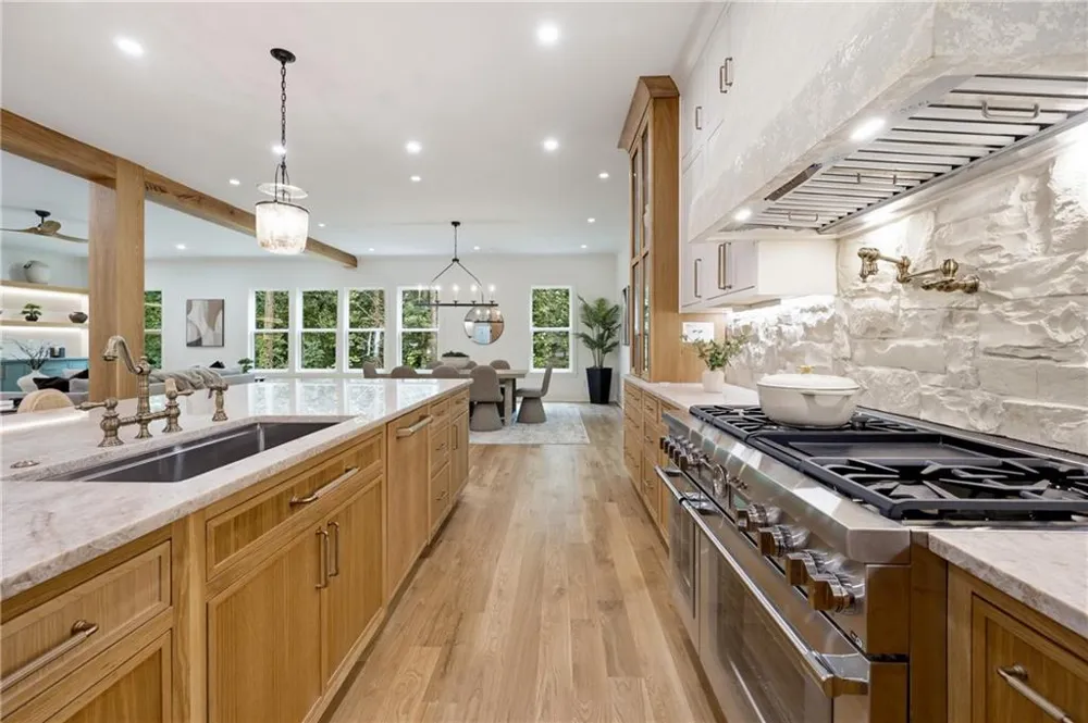 132 Lakeshore Drive NE Marietta, GA 30067