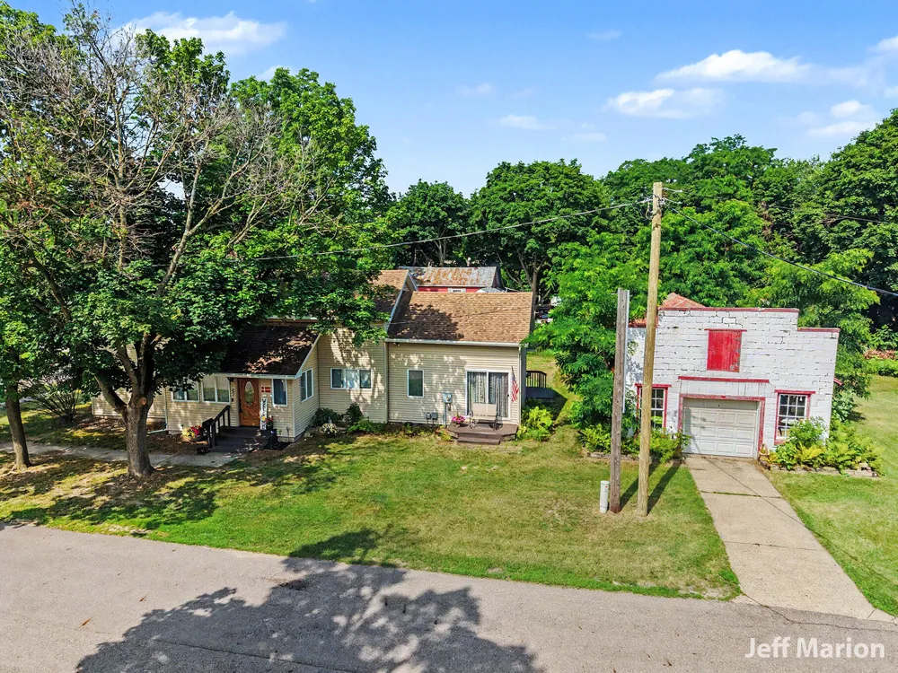301 Clay Street Greenville, MI 48838