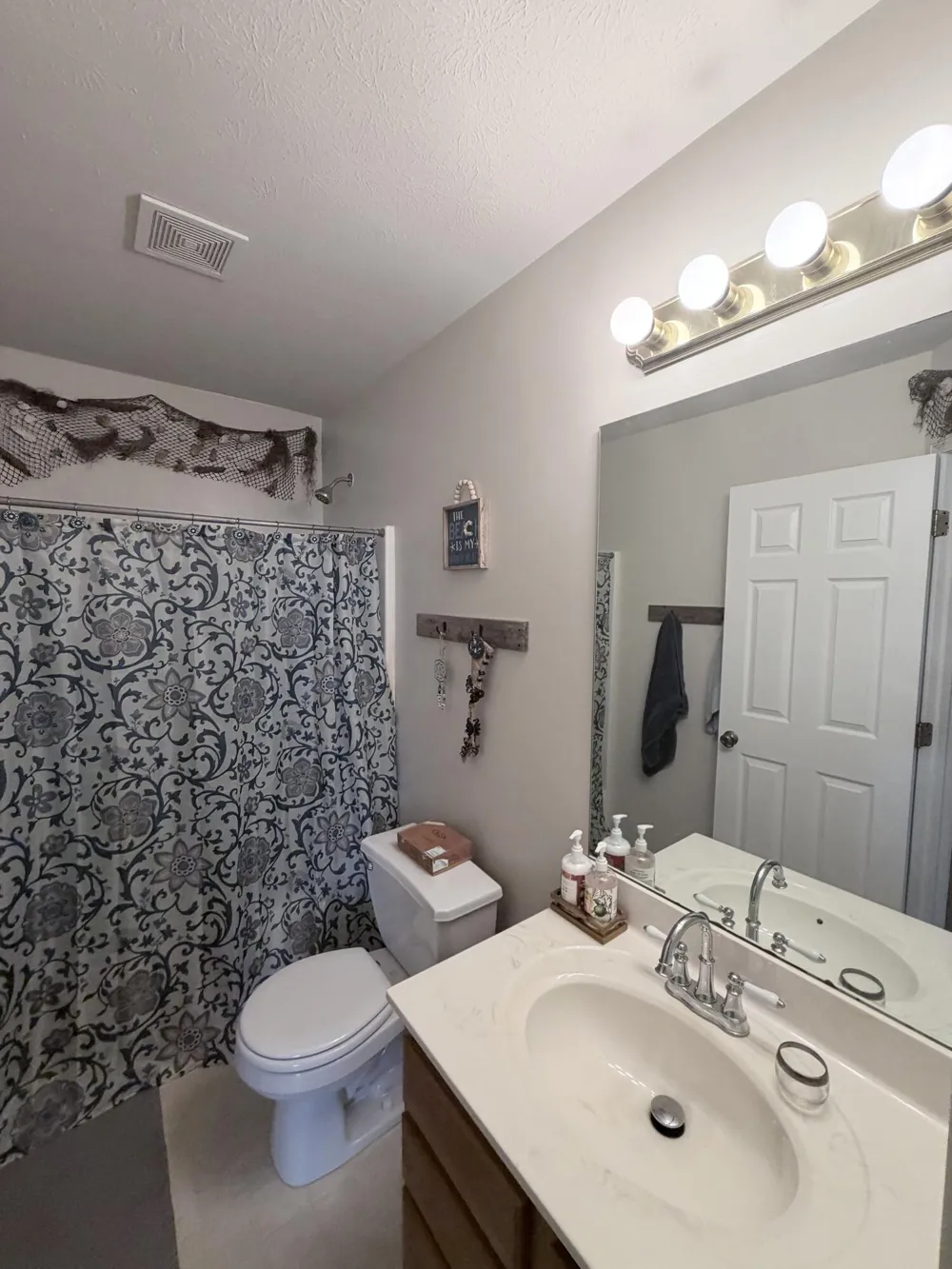 6585 Sinclair Road Eau Claire, MI 49111