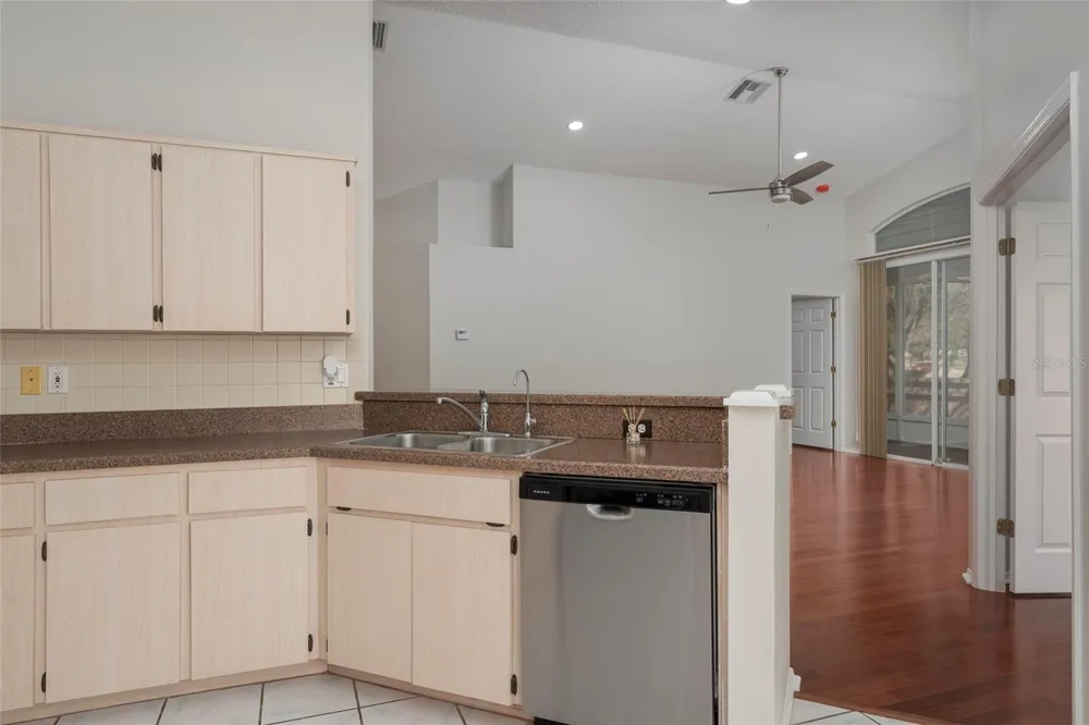 717 LIGHTHOUSE DRIVE Tarpon Springs, FL 34689