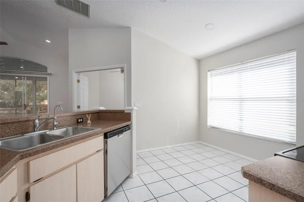 717 LIGHTHOUSE DRIVE Tarpon Springs, FL 34689