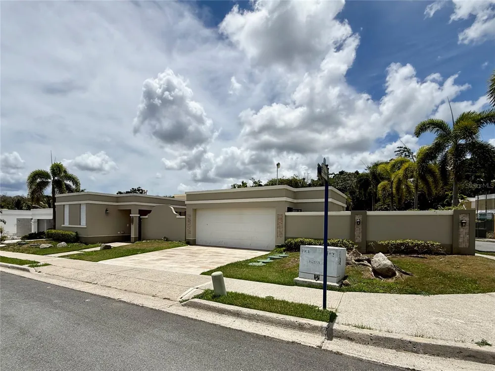 834 CALLE 3 #B13 Guaynabo, PR 00971