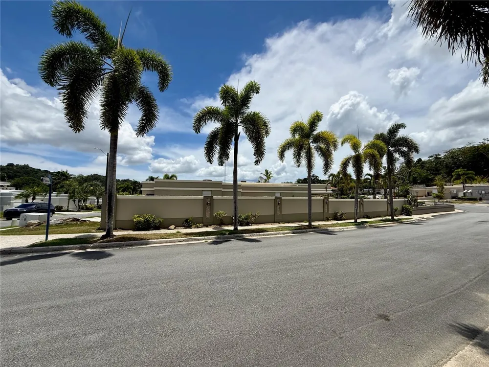 834 CALLE 3 #B13 Guaynabo, PR 00971