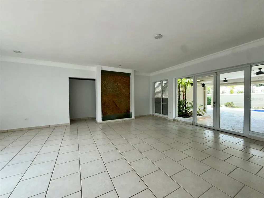834 CALLE 3 #B13 Guaynabo, PR 00971