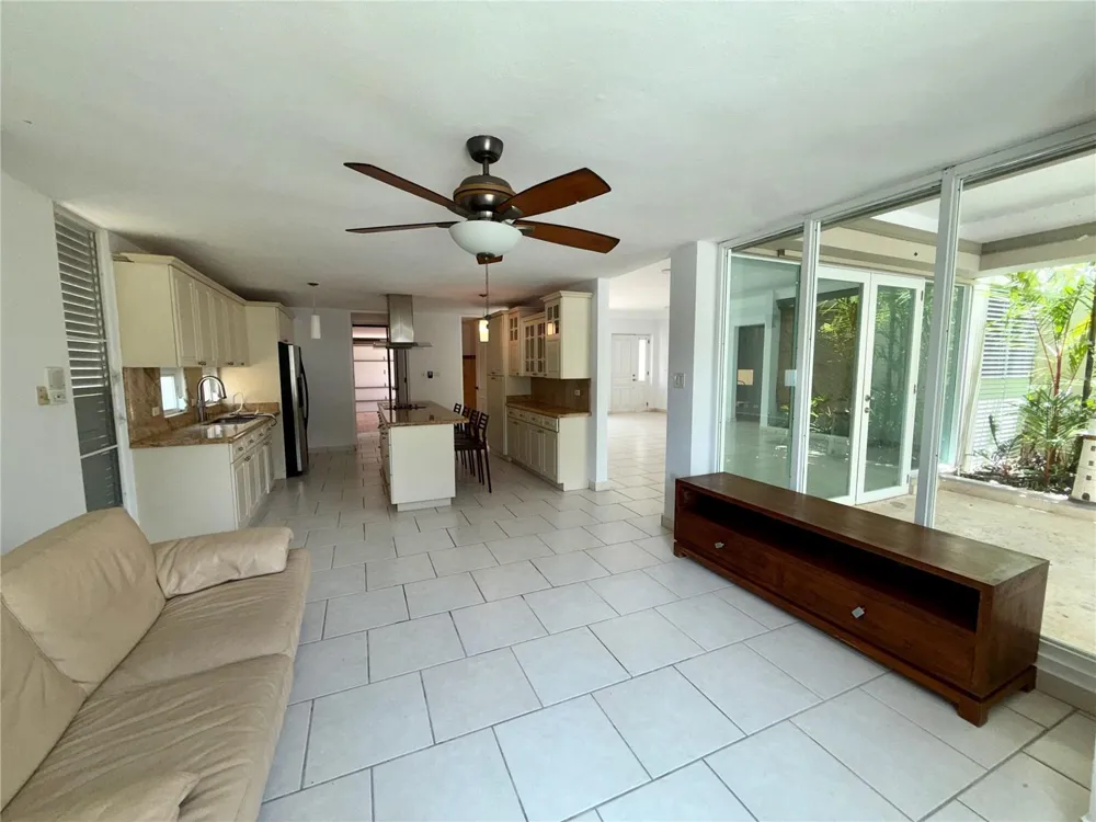 834 CALLE 3 #B13 Guaynabo, PR 00971
