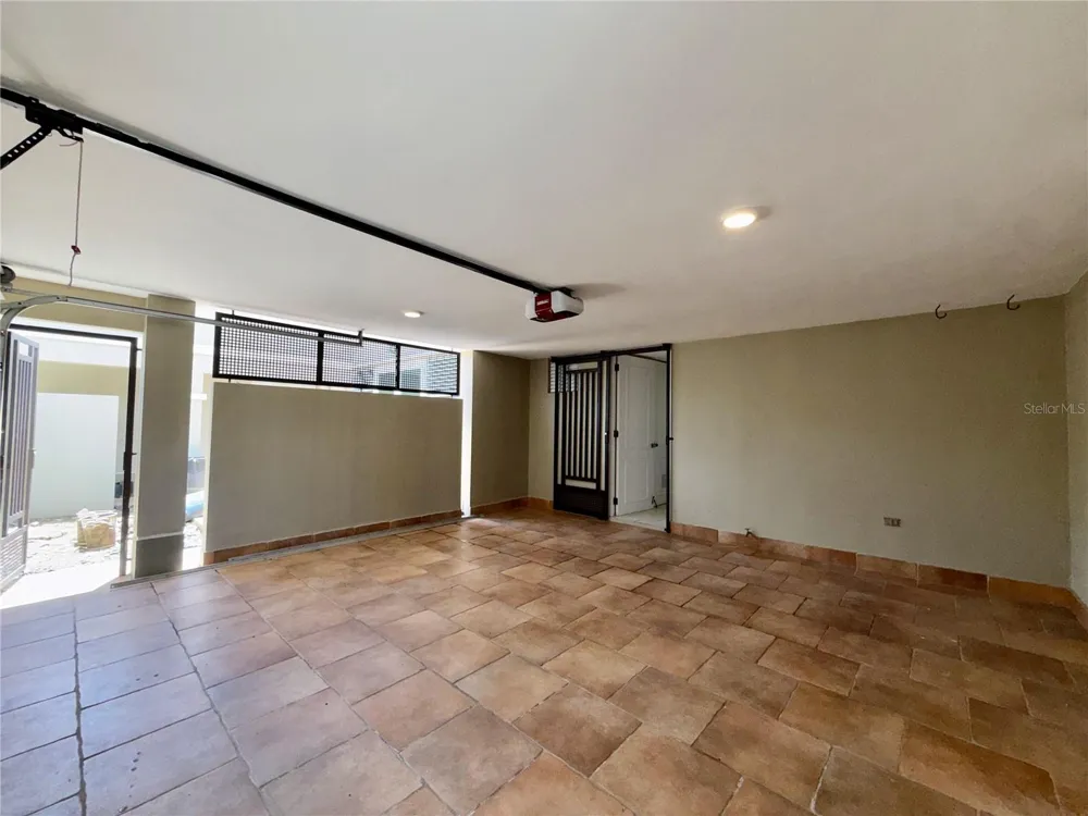 834 CALLE 3 #B13 Guaynabo, PR 00971