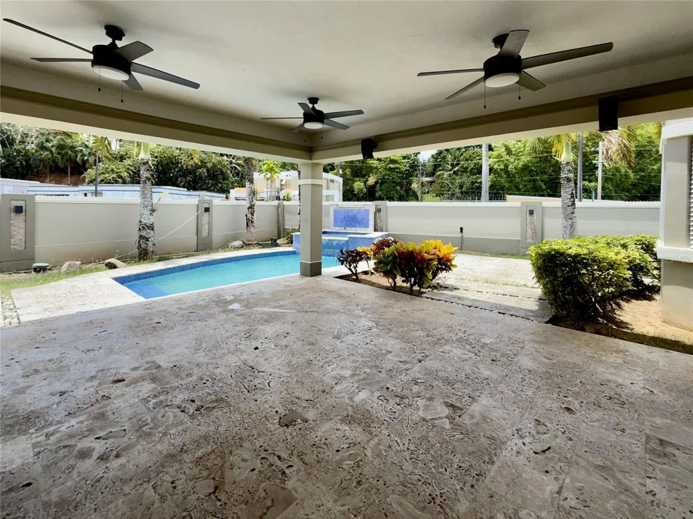 834 CALLE 3 #B13 Guaynabo, PR 00971