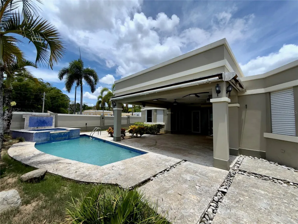 834 CALLE 3 #B13 Guaynabo, PR 00971
