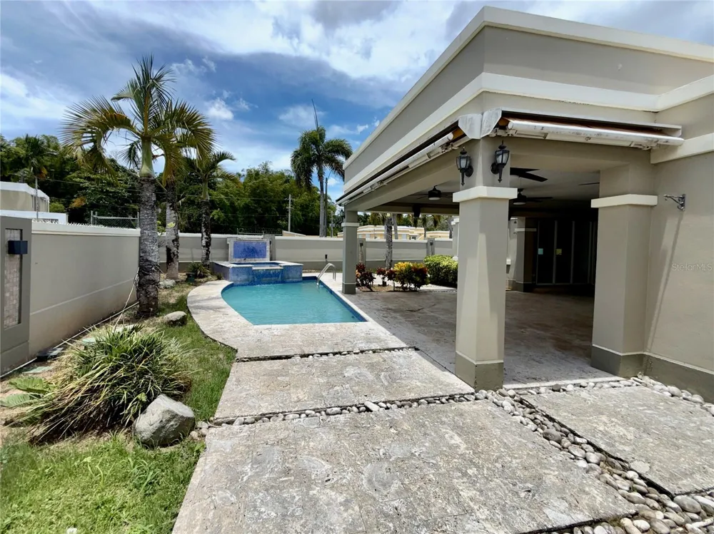 834 CALLE 3 #B13 Guaynabo, PR 00971