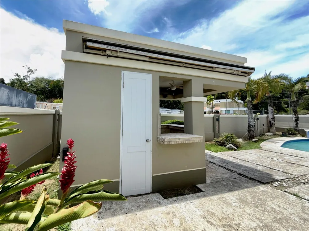 834 CALLE 3 #B13 Guaynabo, PR 00971