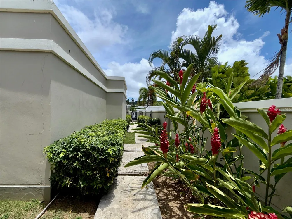 834 CALLE 3 #B13 Guaynabo, PR 00971
