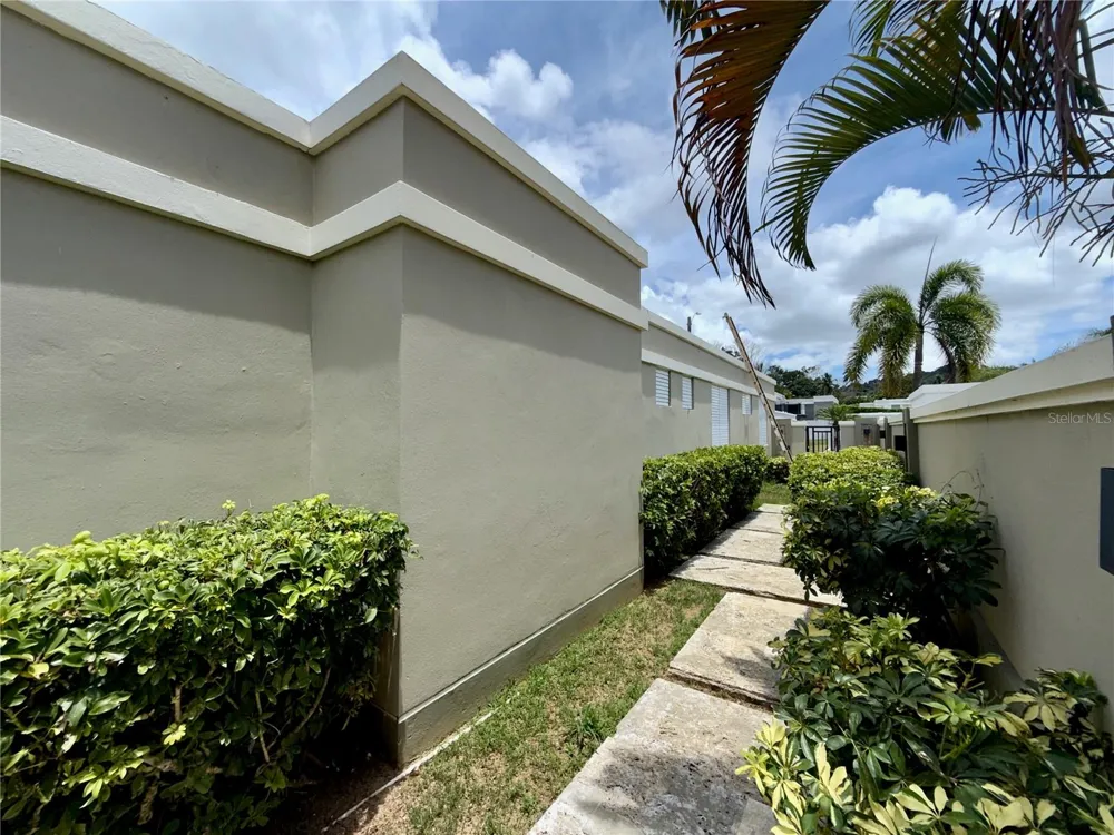 834 CALLE 3 #B13 Guaynabo, PR 00971