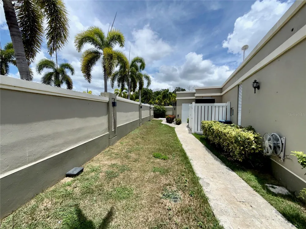 834 CALLE 3 #B13 Guaynabo, PR 00971