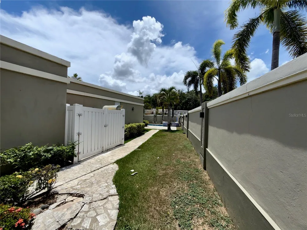 834 CALLE 3 #B13 Guaynabo, PR 00971