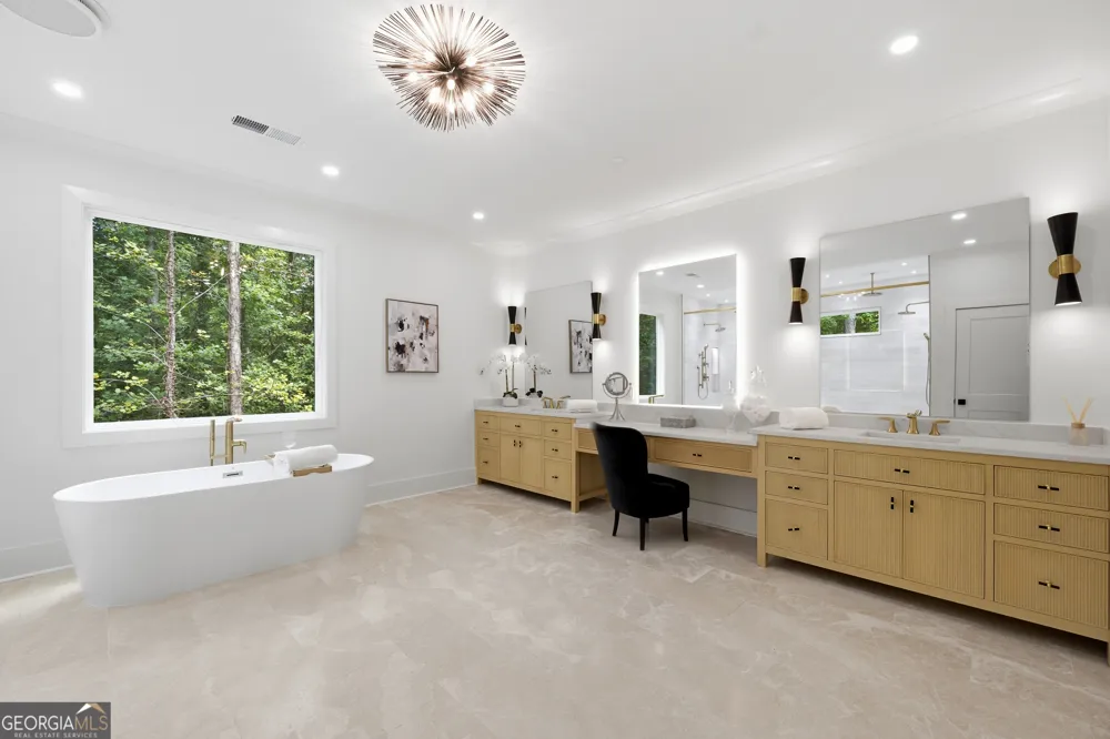 132 Lakeshore DR NE Marietta, GA 30067