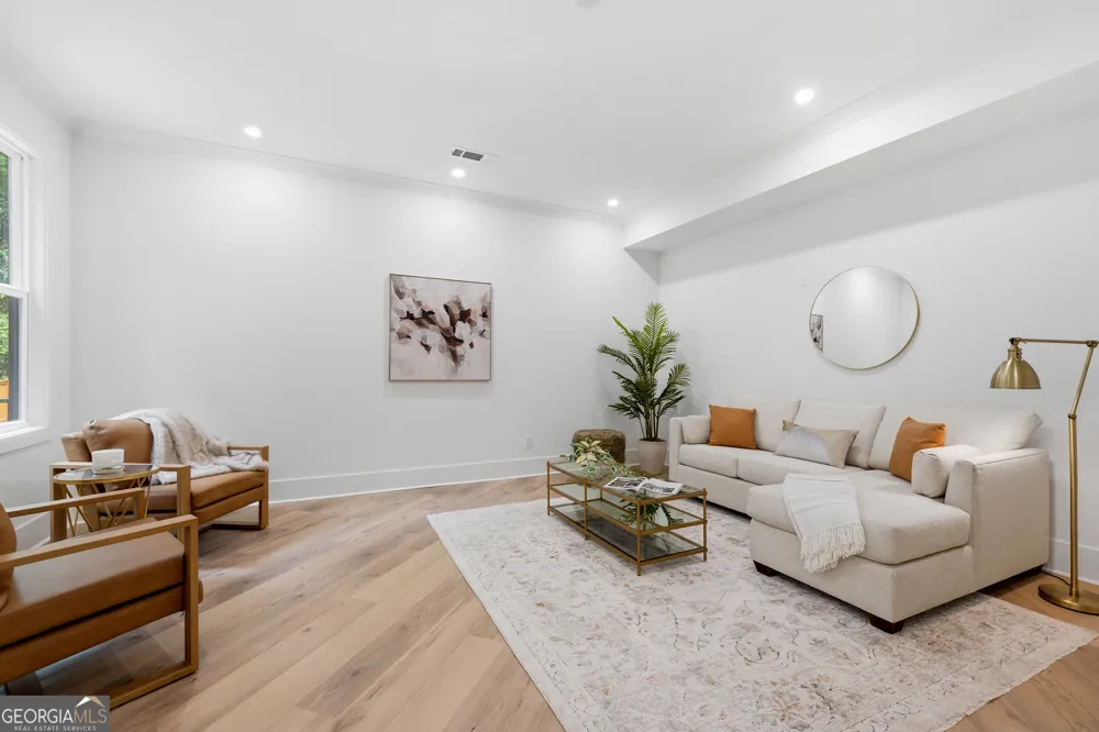 132 Lakeshore DR NE Marietta, GA 30067